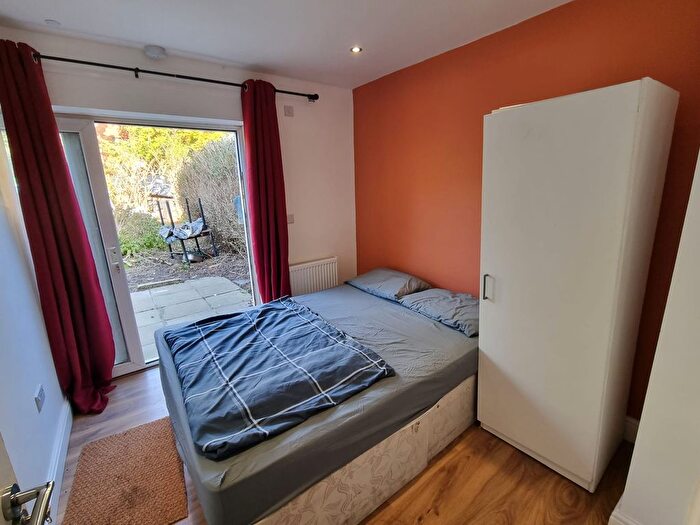 Studio To Rent In Birchway, Hayes, London, UB3