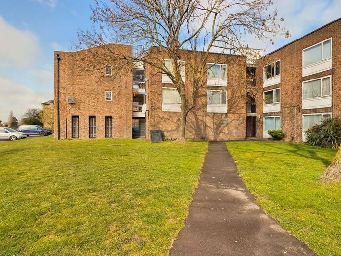 Studio To Rent In Douglas Road, Stanwel, Jn, TW19