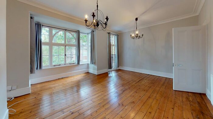 2 Bedroom Flat To Rent In Thornton Avenue, Chiswick, London, W4