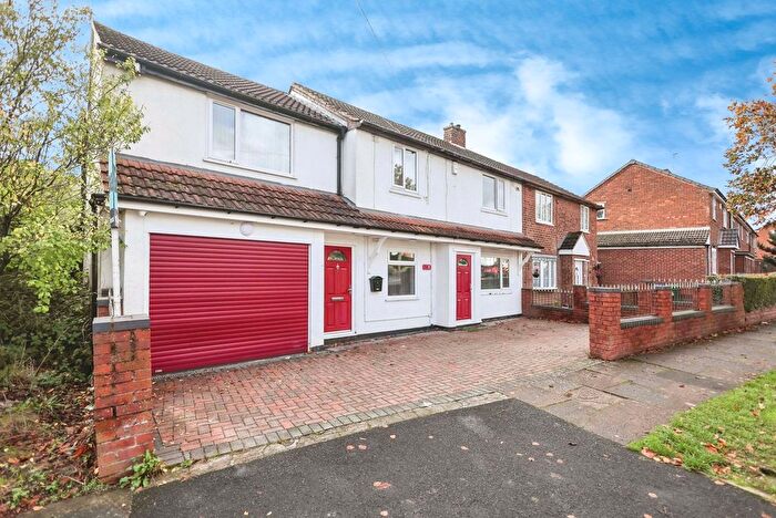 5 Bedroom Semi-detached House For Sale In Tanhouse Avenue, Great Barr, Birmingham, B43