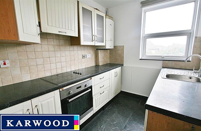 3 Bedroom Flat To Rent In Broadway Parade, Coldharbour Lane, Hayes, UB3