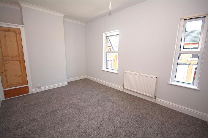 3 Bedroom Terraced House To Rent In Cedar Road, Abington, NN1