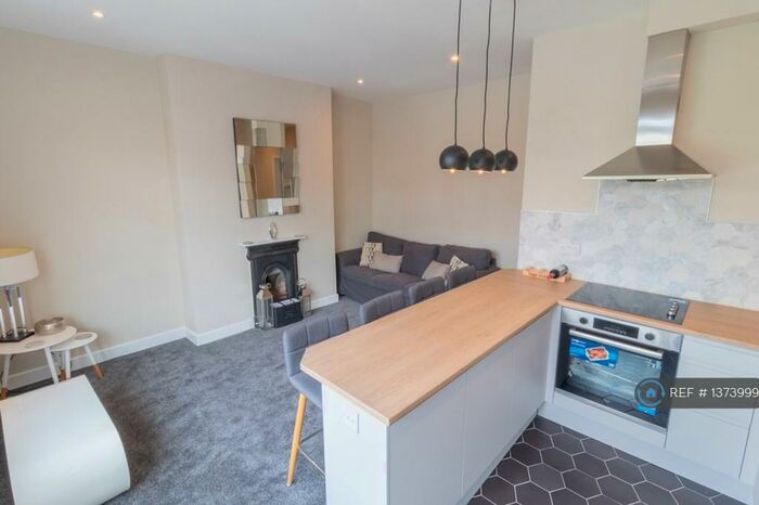 2 Bedroom Flat To Rent In Ashburton Road, Croydon, CR0