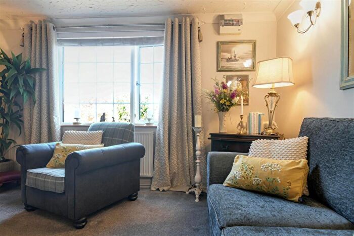 2 Bedroom Cottage For Sale In St. Barnabas Road, Barnetby, DN38