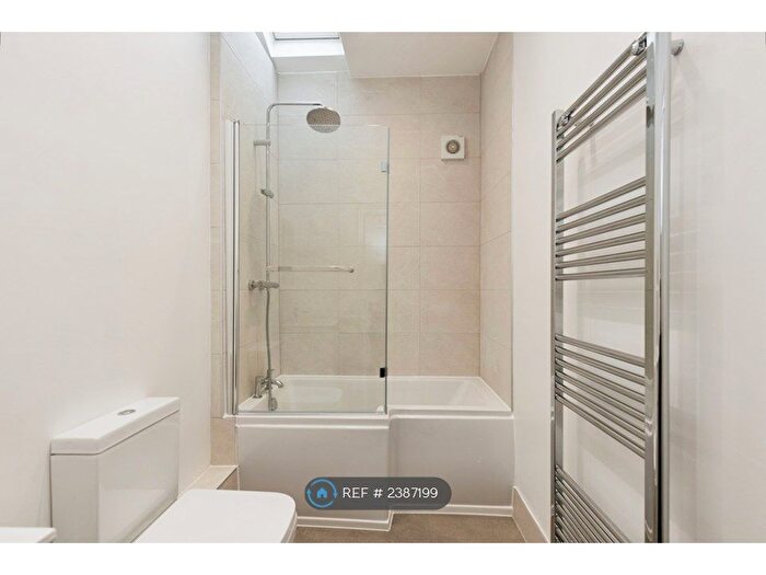 1 Bedroom Flat To Rent In The Avenue, Cirencester, GL7