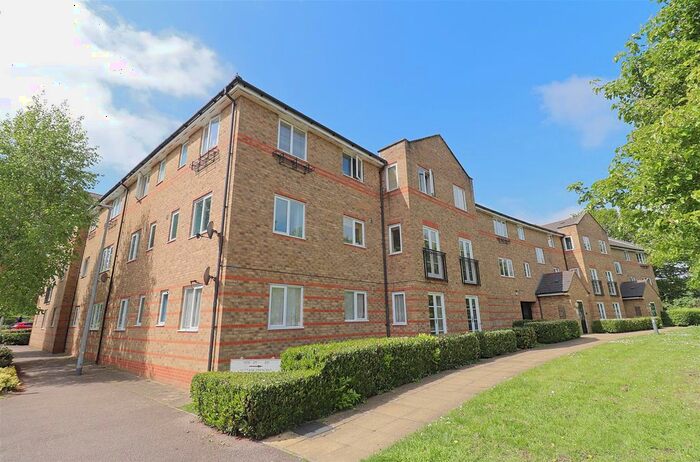 2 Bedroom Flat To Rent In Nottage Crescent, Braintree, CM7