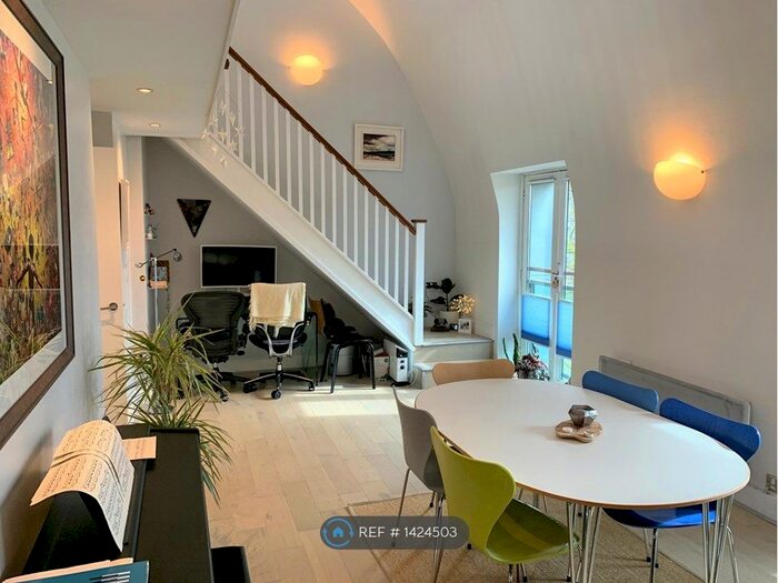 2 Bedroom Flat To Rent In Owen Street, London, EC1V