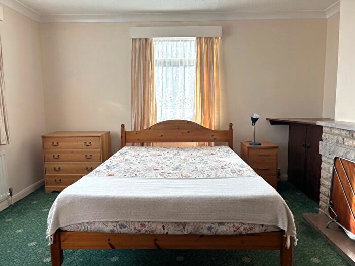 2 Bedroom Detached Bungalow For Sale In Toms Field Road, BH19 - Photo 9