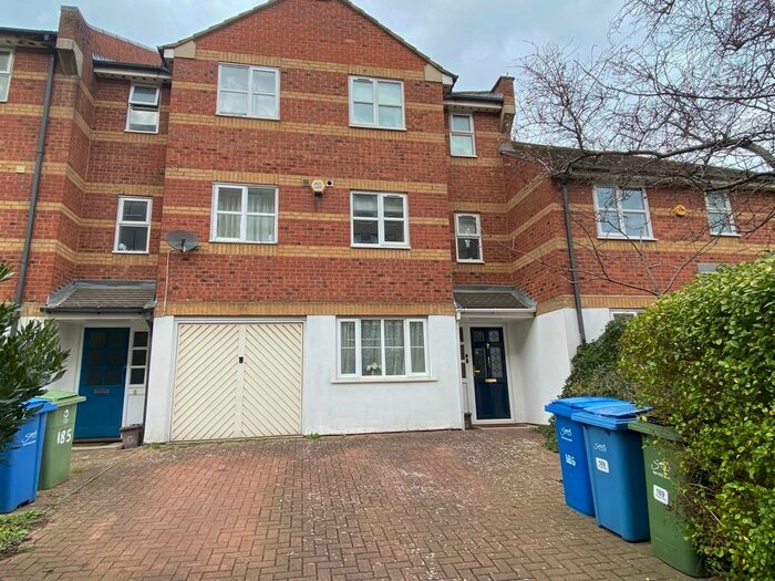 5 Bedroom Terraced House To Rent In Transom Close, London, SE16