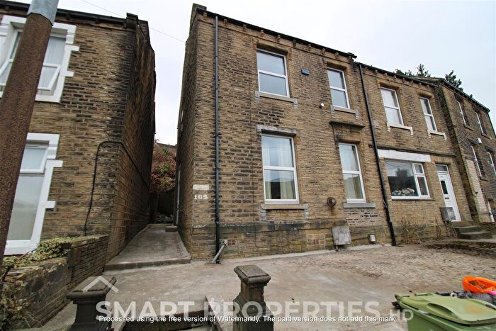3 Bedroom Property To Rent In Whitehead Lane, Huddersfield, HD4