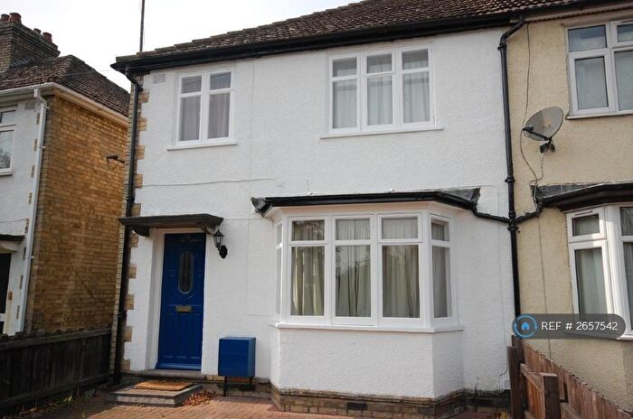 3 Bedroom Semi-Detached House To Rent In Green End Road, Cambridge, CB4