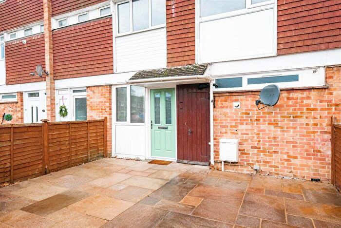 2 Bedroom Maisonette For Sale In Marston Drive, Farnborough, GU14