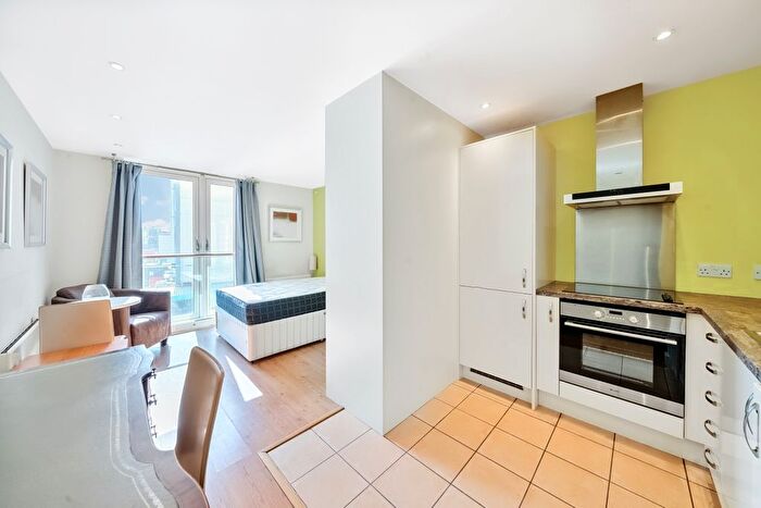 Studio To Rent In East Lane, London, SE16