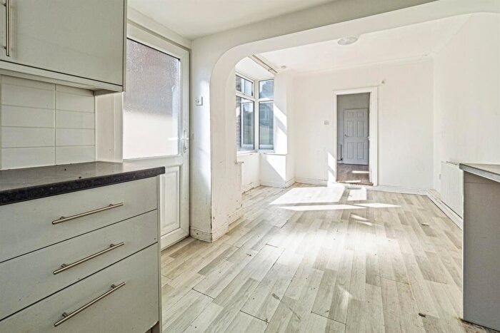 3 Bedroom Terraced House For Sale In New Bridge Road, Hull, HU9