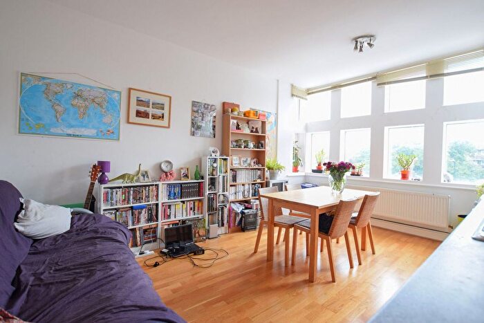 1 Bedroom Flat To Rent In Brixton Road, Stockwell, London, SW9