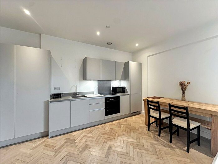 1 Bedroom Flat To Rent In Bath Road, Slough, Berkshire, SL1