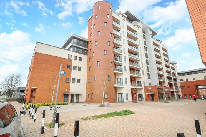 2 Bedroom Apartment To Rent In Slough, Berkshire, SL2