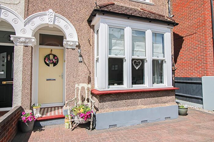 2 Bedroom Semi-Detached House For Sale In Runnymede Road, Stanford-Le-Hope, SS17