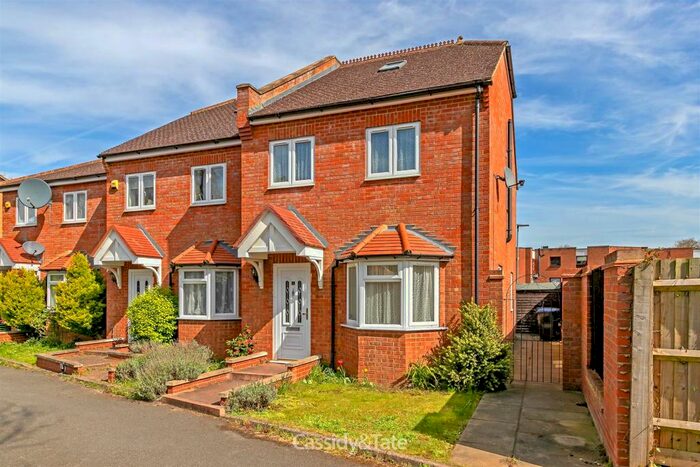 3 Bedroom End Of Terrace House To Rent In Coombe Close, Hatfield, AL10