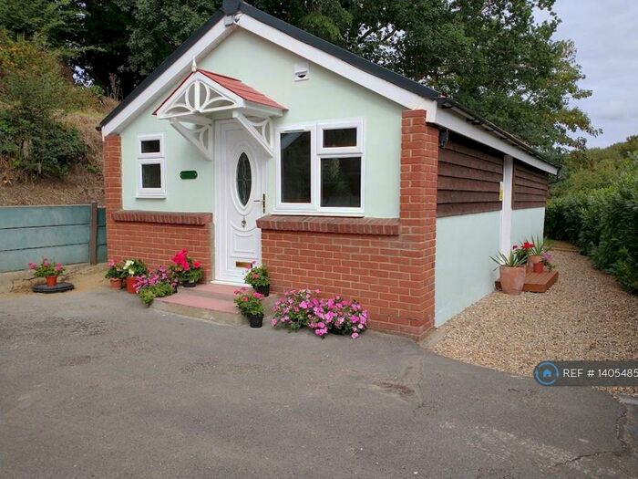 1 Bedroom Bungalow To Rent In North Stifford, North Stifford, Grays, RM16