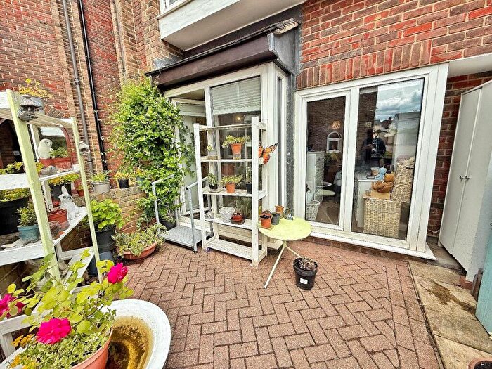 1 Bedroom Apartment For Sale In Spring Way, Sible Hedingham, Halstead, CO9