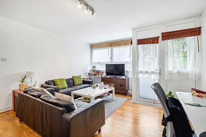 2 Bedroom Flat To Rent In Little Dimocks, London, SW12