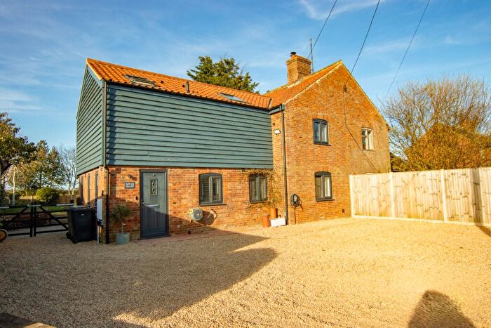 3 Bedroom Semi-Detached House For Sale In Stanhoe Road, Bircham, PE31