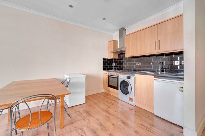 Studio To Rent In Barnett Street, Whitechapel, London, E1