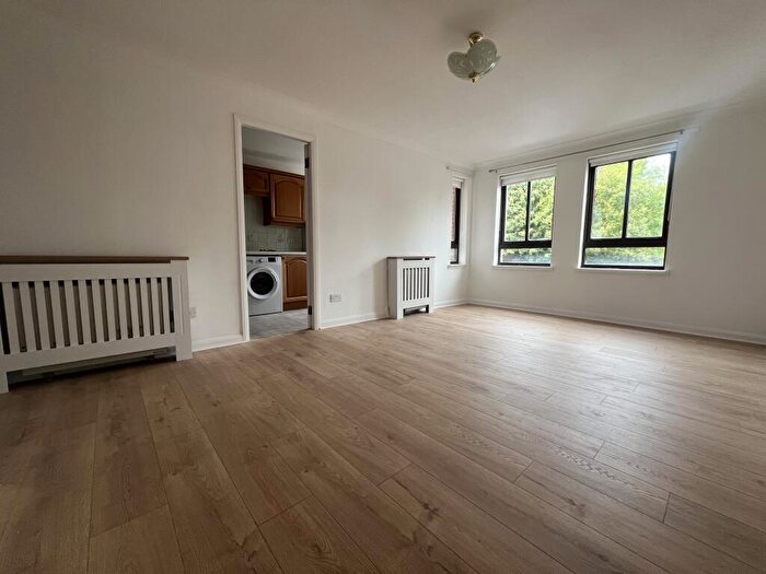 2 Bedroom Apartment To Rent In Springburn Road, Glasgow, G21