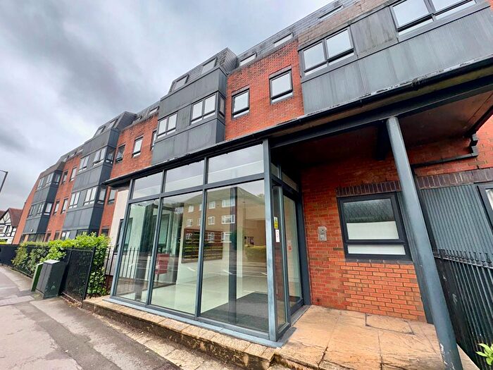 2 Bedroom Flat To Rent In Marsh Road, Pinner, HA5