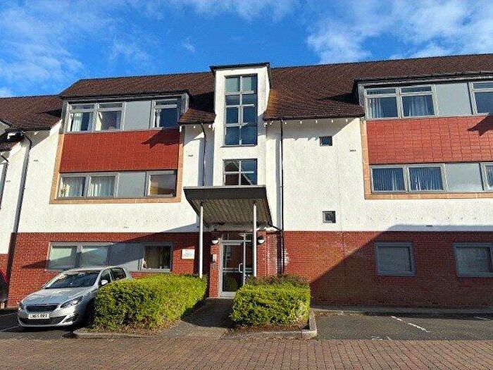 2 Bedroom Flat For Sale In Middlepark Drive, Northfield, Birmingham, West Midlands, B31