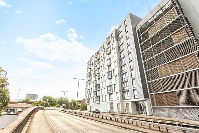 2 Bedroom Apartment For Sale In Chatham Street, Reading, RG1