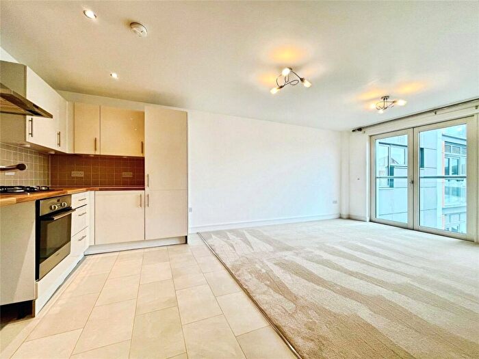 2 Bedroom Flat To Rent In High Street, Poole, Dorset, BH15