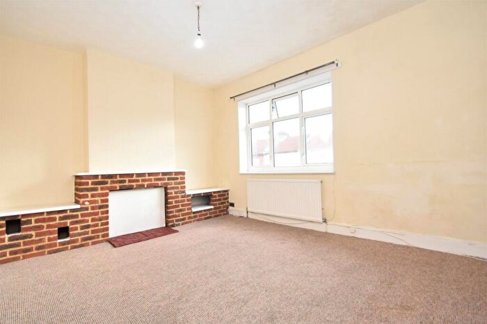 2 Bedroom Flat To Rent In New Road, Portsmouth, PO2