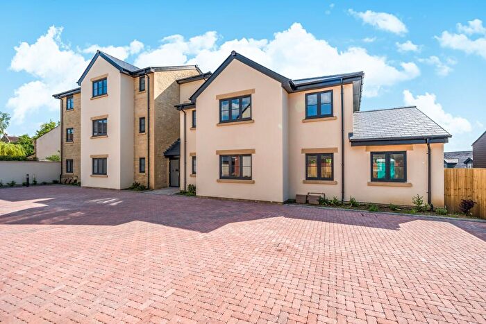 2 Bedroom Flat For Sale In Gladstone Road, Chippenham, SN15