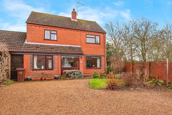 3 Bedroom Link Detached House For Sale In The Moor, Reepham, Norwich, NR10
