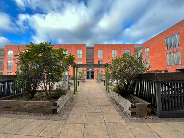 2 Bedroom Flat To Rent In Ascote Lane, Dickens Heath, Solihull, West Midlands, B90