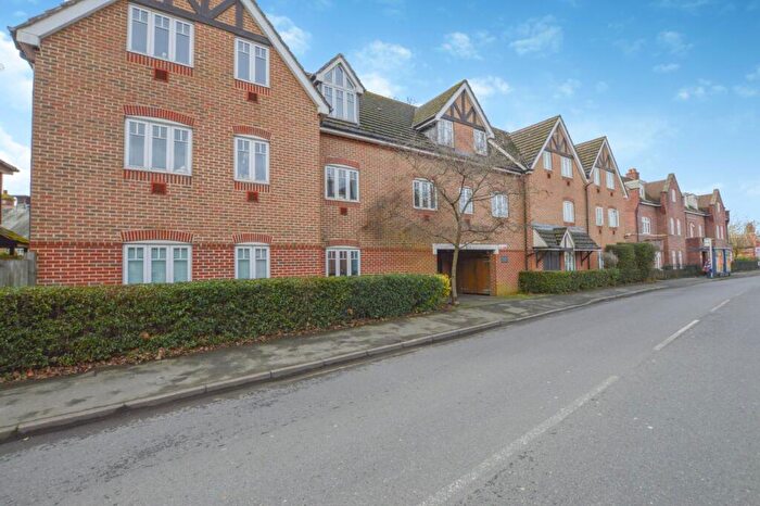 2 Bedroom Apartment To Rent In High Road, Byfleet, West Byfleet, Surrey, KT14