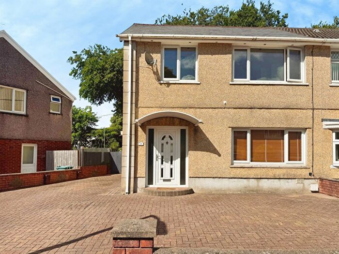 3 Bedroom Semi-Detached House For Sale In Llwyncelyn Avenue, Pontarddulais, Swansea, SA4