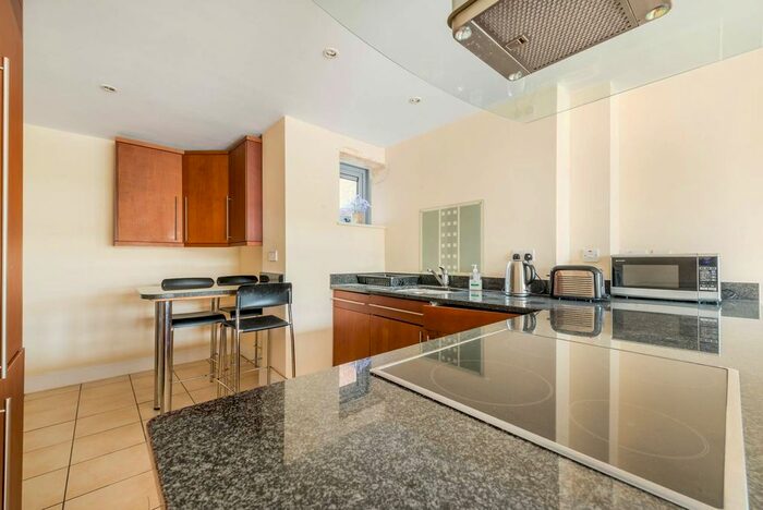 2 Bedroom Flat To Rent In Railshead Road, St Margarets, Isleworth, TW7