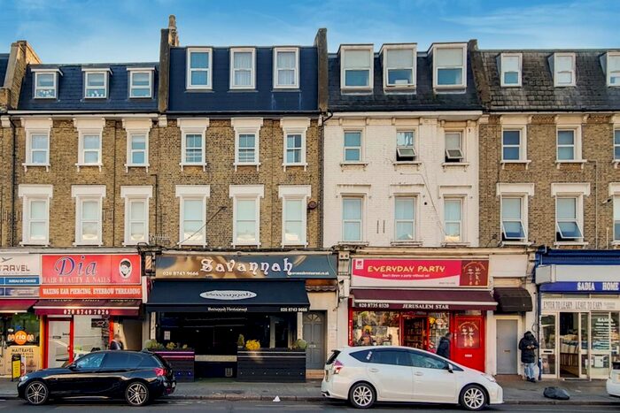 3 Bedroom Flat To Rent In Poplar Mews, Uxbridge Road, London, W12