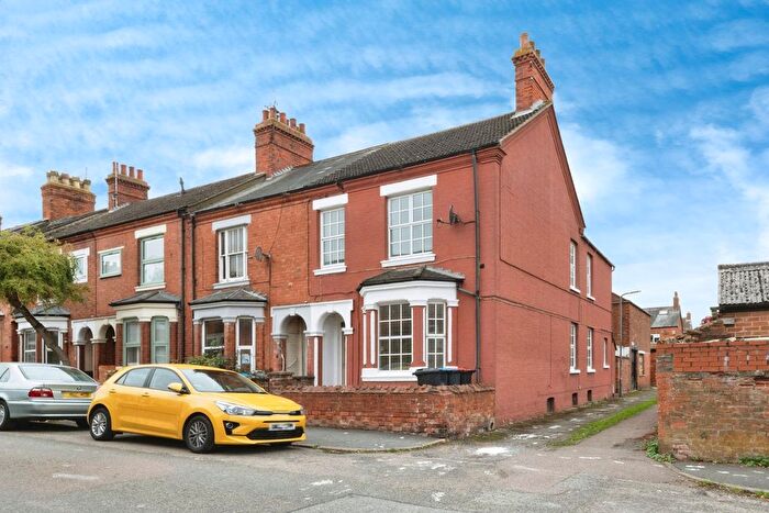 5 Bedroom Terraced House For Sale In Cambridge Street, Wolverton, Milton Keynes, Buckinghamshire, MK12