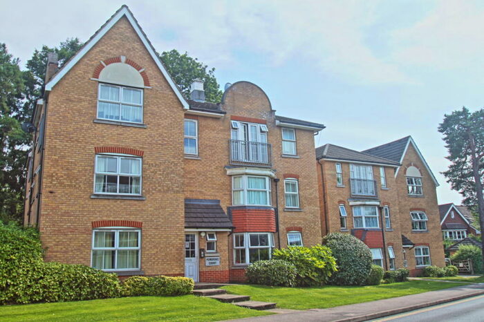 2 Bedroom Flat To Rent In Oriental Road, Woking, GU22