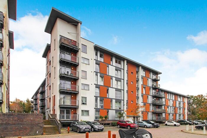 2 Bedroom Flat For Sale In Commonwealth Drive, Crawley, West Sussex., RH10
