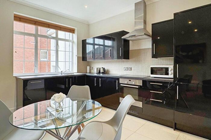 2 Bedroom Apartment To Rent In Broad Street, Wokingham, RG40