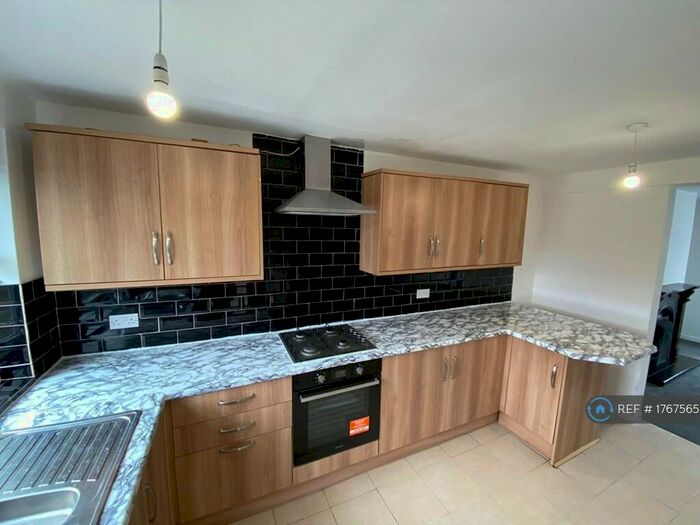 3 Bedroom Semi-Detached House To Rent In East Avenue, South Shields, NE34