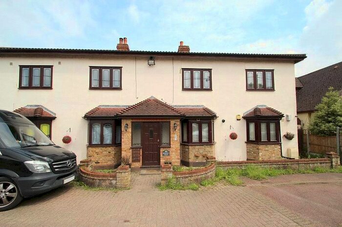 2 Bedroom Flat To Rent In Tysea Hill, Stapleford Abbotts, Romford, RM4