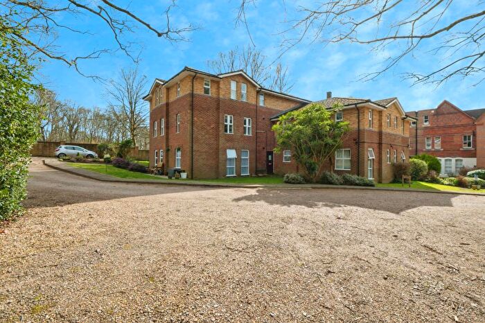 2 Bedroom Flat For Sale In Oakwood Close, Otterbourne, Winchester, Hampshire, SO21