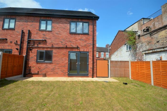 3 Bedroom Property To Rent In Madeley Street, Tunstall, Stoke-On-Trent, ST6