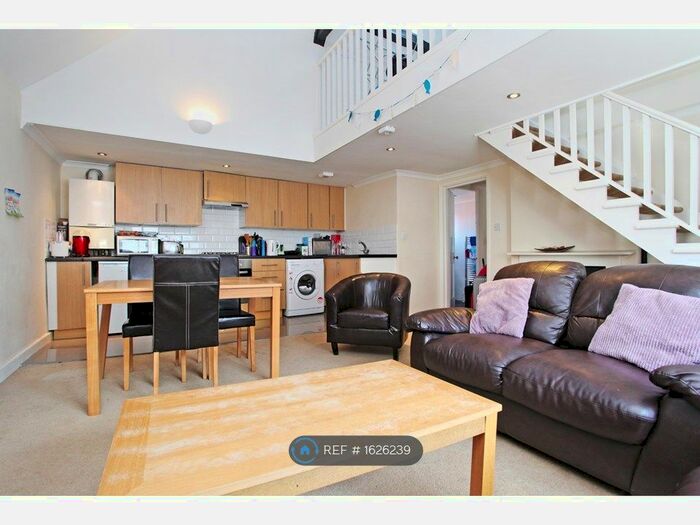 3 Bedroom Flat To Rent In Hammersmith, London, W6